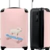 NoBoringSuitcases.com® Kinderkoffer - Trolley Kinderen - Varken - Roze - Skateboard - Kinderen - Meisje - Koffer Dieren - Past Binnen 55x40x20 Cm En 55x35x25 Cm - Reiskoffer Met Wielen -Mode Bagage Winkel 1000x1200