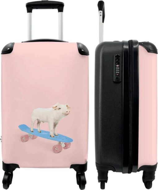 NoBoringSuitcases.com® Kinderkoffer - Trolley Kinderen - Varken - Roze - Skateboard - Kinderen - Meisje - Koffer Dieren - Past Binnen 55x40x20 Cm En 55x35x25 Cm - Reiskoffer Met Wielen -Mode Bagage Winkel