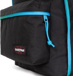 Eastpak OUT OF OFFICE Rugzak, 27 Liter, 13.3 Inch Laptopvak - Kontrast Grade Blue -Mode Bagage Winkel 1161x1200 5