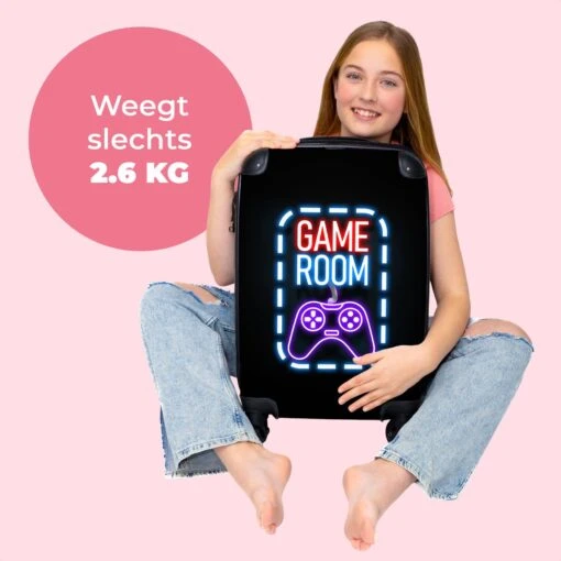 NoBoringSuitcases.com® Koffer - Trolley Op Wieltjes - Neon - Game Room - Tekst - Controller - Zwart - Reiskoffer - Past Binnen 55x40x20 Cm En 55x35x25 Cm - Koffertje - Trolley Handbagage -Mode Bagage Winkel 1200x1200 123