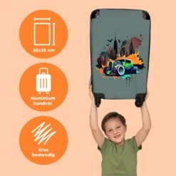 NoBoringSuitcases.com® Auto - Graffiti - New York - Groen - Koffer Kinderen - Kind - Reiskoffer Met Wielen - Koffer Jongens - Past Binnen 55x40x20 Cm En 55x35x25 Cm - Fotokoffer - Handbagagekoffer -Mode Bagage Winkel 1200x1200 213