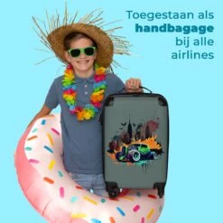 NoBoringSuitcases.com® Auto - Graffiti - New York - Groen - Koffer Kinderen - Kind - Reiskoffer Met Wielen - Koffer Jongens - Past Binnen 55x40x20 Cm En 55x35x25 Cm - Fotokoffer - Handbagagekoffer -Mode Bagage Winkel 1200x1200 215