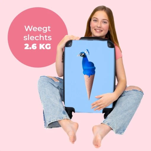 NoBoringSuitcases.com® Koffer - Reiskoffer Met Wielen - Pauw - IJshoorntjes - Blauw - IJs - Vogel - Handbagage Trolley - Past Binnen 55x40x20 Cm En 55x35x25 Cm - Fotokoffer -Mode Bagage Winkel 1200x1200 357