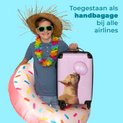 NoBoringSuitcases.com® Kinderkoffer - Hond - Dieren - Kauwgom - Roze - Kinderen - Trolley Kinderen - Past Binnen 55x40x20 Cm En 55x35x25 Cm - Reiskoffer Met Wielen - Koffertje -Mode Bagage Winkel 1200x1200 384