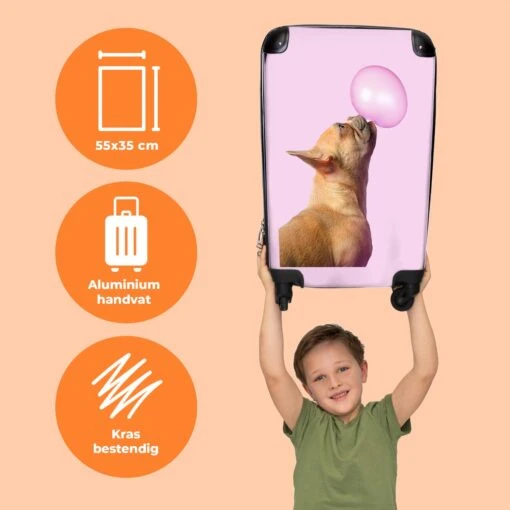 NoBoringSuitcases.com® Kinderkoffer - Hond - Dieren - Kauwgom - Roze - Kinderen - Trolley Kinderen - Past Binnen 55x40x20 Cm En 55x35x25 Cm - Reiskoffer Met Wielen - Koffertje -Mode Bagage Winkel 1200x1200 389