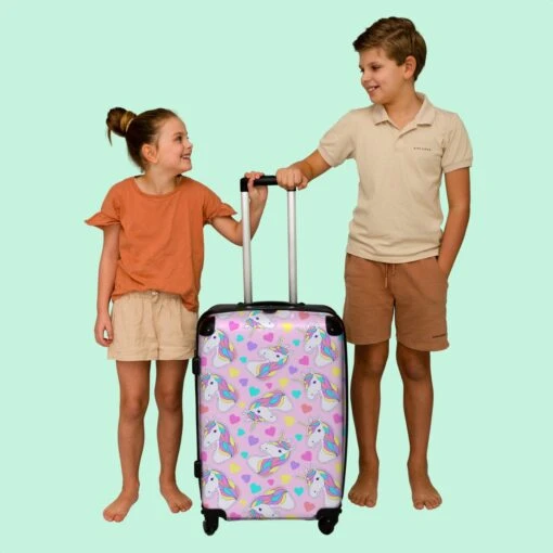 NoBoringSuitcases.com® Koffer Groot - Eenhoorn - Meisje - Patroon - Hartje - Trolley Koffer Met TSA-slot - Met Wielen - 90 Liter - Reiskoffer - 66 Cm -Mode Bagage Winkel 1200x1200 575