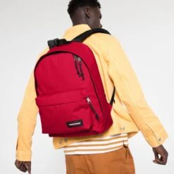 Eastpak OUT OF OFFICE Rugzak, 27 Liter, 13.3 Inch Laptopvak - Sailor Red -Mode Bagage Winkel 1200x1200 894