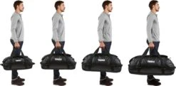 Thule Chasm Reistas L-90L - Zwart -Mode Bagage Winkel 1200x589