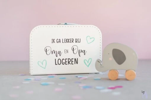 Merkloos ByMi |Koffertje Ik Ga Lekker Logeren Bij Opa En Oma| Aankondiging| Zwangerschap| Kraam Cadeau| Zwanger| Gepersonaliseerd -Mode Bagage Winkel 1200x800 30