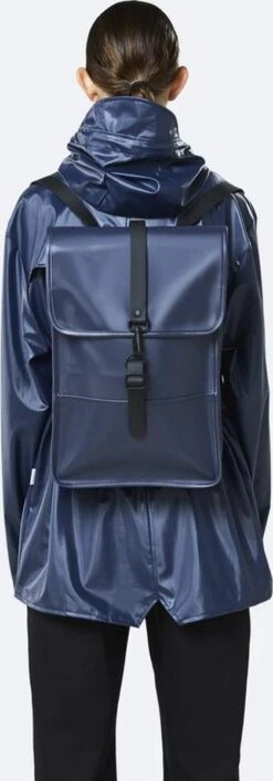 Rains Backpack Mini Unisex - Shiny Blue - One Size -Mode Bagage Winkel 419x1200 1