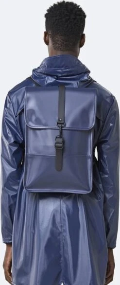 Rains Backpack Mini Unisex - Shiny Blue - One Size -Mode Bagage Winkel 506x1200 1