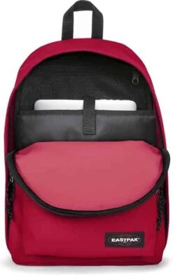 Eastpak OUT OF OFFICE Rugzak, 27 Liter, 13.3 Inch Laptopvak - Sailor Red -Mode Bagage Winkel 754x1200 3