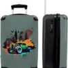 NoBoringSuitcases.com® Auto - Graffiti - New York - Groen - Koffer Kinderen - Kind - Reiskoffer Met Wielen - Koffer Jongens - Past Binnen 55x40x20 Cm En 55x35x25 Cm - Fotokoffer - Handbagagekoffer -Mode Bagage Winkel 921x1200