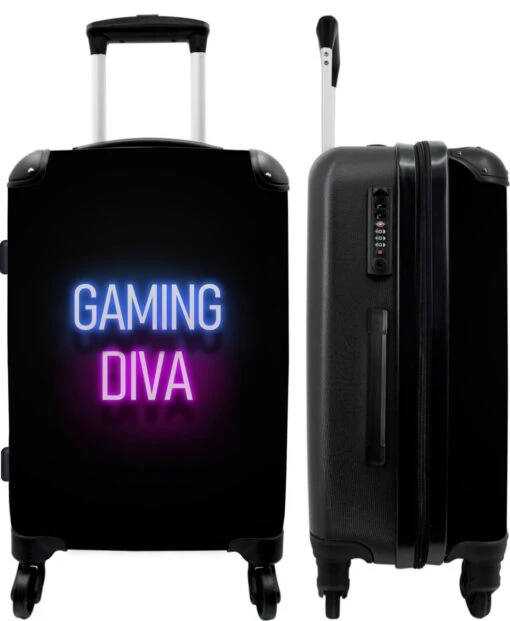 NoBoringSuitcases.com® Koffer Groot - Gaming - Quotes - Neon - Gaming Diva - Vrouwen - Trolley Koffer Met TSA-slot - Met Wielen - 90 Liter - Reiskoffer - 66 Cm -Mode Bagage Winkel 985x1200 3